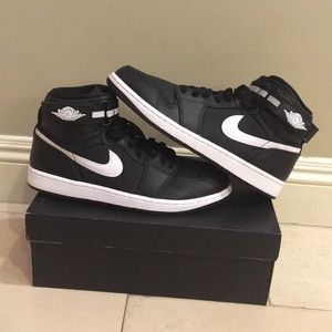 Air Jordan 1 High Strap (Black/White)